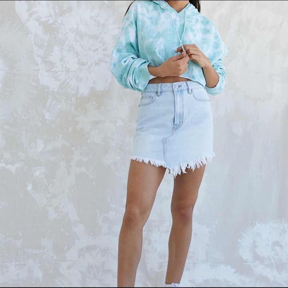 NWT $43 Pacsun Denim Distressed Mini Skirt Size 23 Light Wash Frayed Hem
